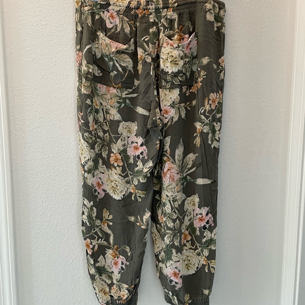 Chaser Floral Jogger Pants - Picture 2 of 12